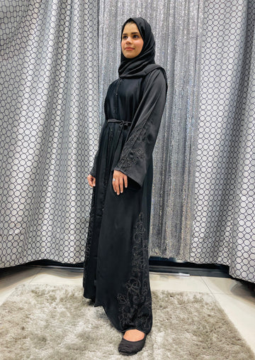 Embellished Abayas: Shimmer and Shine in UK Abaya Fashion